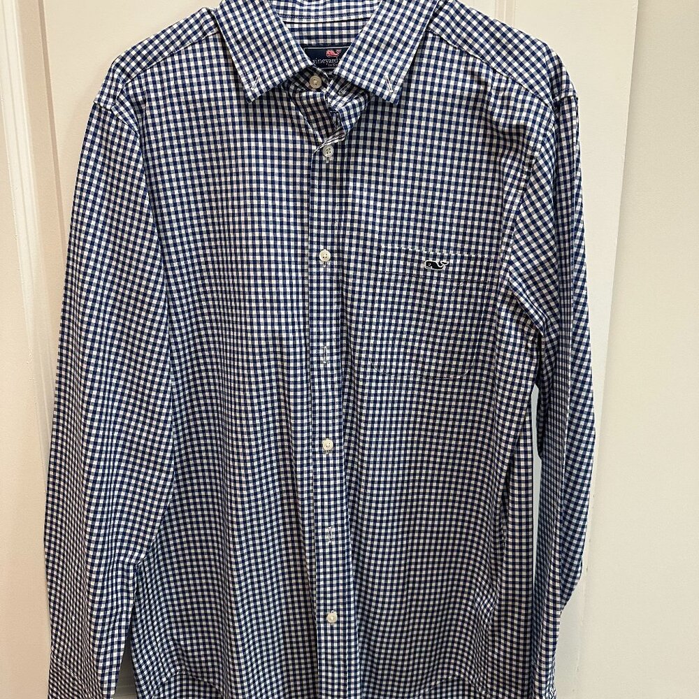 This is a Vineyard Vines Classic Fit Tucker shirt in a dark blue and white gingh